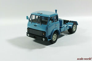 【送料無料】模型車 モデルカー トターフォンヤールブラウマシュタブモデルデアオートmaz504b lkw traktor von 1977 jahr blau masstab modell der auto 143