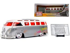 【送料無料】模型車 モデルカー ジェイダアニヴェルサリオサルディフォルクスワーゲンバスモデリーノオートjada 124 20th anniversario per saldi 1962 volkswagen bus modellino auto 31075