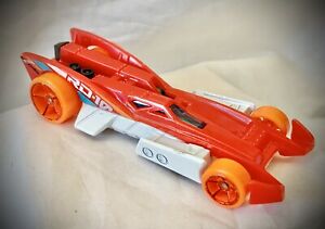 【送料無料】模型車 モデルカー ヴィンテージホットホイールオレンジホイールvintage 2004 hot wheels acceleracers rd10 red amp; white w orange wheels