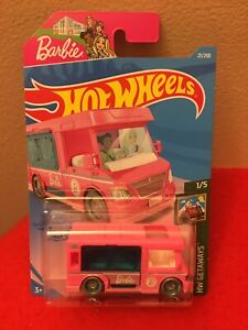 【送料無料】模型車 モデルカー ホットホイールケースバービードリームキャンピングカーhot wheels 2021 a case 21250 barbie dream camper