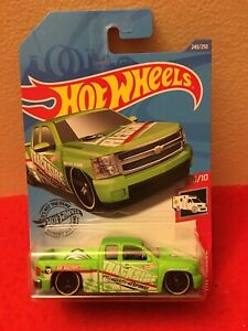 【送料無料】模型車 モデルカー ホットホイールケーストレジャーハントシェビーシルバラードhot wheels 2020 p case 240250 treasure hunt chevy silverado