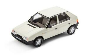 【送料無料】模型車 モデルカー アレックススコダファヴォリットホワイト* abrex skoda favorit 143 white