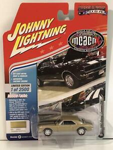 【送料無料】模型車 モデルカー シェビーカマログラナダドレポリジョニーライトニング1967 chevy camaro z28 granada dore poly 164 johnny lightning jlmc016b
