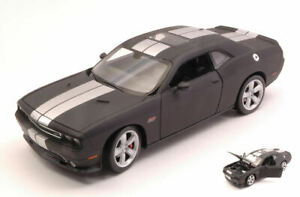 【送料無料】模型車 モデルカー ダッジチャレンジャーマットブラックシルバーモデルウェリー|hokushin