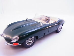 【送料無料】模型車 モデルカー ロットブラゴジャガーグリーンモデルカーlot 65393 burago jaguar e 1961 green model car 118