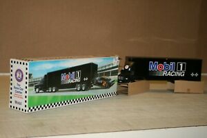 【送料無料】模型車 モデルカー モービルレースカーキャリアコレクターズシリーズオープンボックスmobil race car carrier limited edition collectors series 2 in opened box 11,928円
