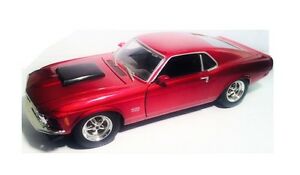 【送料無料】模型車 モデルカー フォードマスタングボススケールモデルキャンディレッドford mustang boss 1970 429 124 scale motormax model candy red
