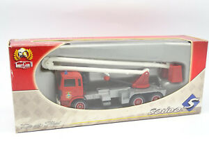 【送料無料】模型車 モデルカー ソリドボンボスルノーカパゾsolido bomberos 155 renault trm capazo 3172｜hokushin