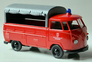 【送料無料】模型車 モデルカー キャミオンプラタフォルマボンベロハンバーグワイキングvw t1 camion plataforma 195067 bomberos hamburgo 140 wiking 667 02