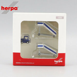 【送料無料】模型車 モデルカー ヘルパフルガフェンセネモデルルアクティヴィテットアイルトレッペファーゼウグ1200 herpa 551861 flughafen szene modell aktivitat aisle treppe fahrzeug