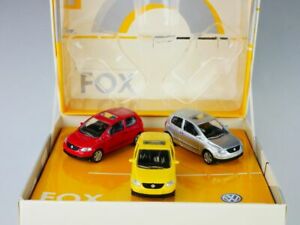 【送料無料】模型車 モデルカー ノレフセットフォックスフォルクスワーゲンディーラーモデルエディションボックスnorev 3er set 155 vw fox volkswagen dealer model edition box 109857