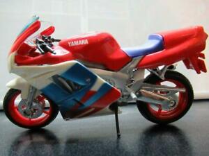 【送料無料】模型車 モデルカー ヘイズマイストヤマハhaze maisto yamaha fzr 600r 118|hokushin