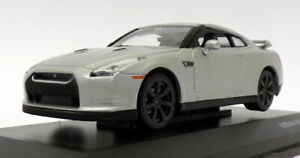 【送料無料】模型車 モデルカー ロードシグネチャースケールシルバーroad signature 143 scale 43203nissan gt3 r35 silver 14,318円