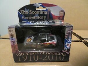 【送料無料】模型車 モデルカー グリーンライトボーイズスカウトシェビーコルベットスケールgreenlight boy scouts 100 years of scouting chevy corvette 164 scale 2011 misb