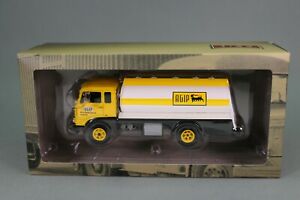 【送料無料】模型車 モデルカー イソトラックトラックタンクフィアット