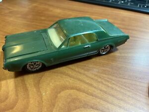 【送料無料】模型車 モデルカー ヴィンテージマーキュガープラスチックグリーンvintage 1967 zeetoys zee toys mercury cougar plastic friction car green