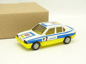 【送料無料】模型車 モデルカー ホットホイールメベトイズアルファロメオhot wheels mebetoys sb 143 alfa romeo 33｜hokushin
