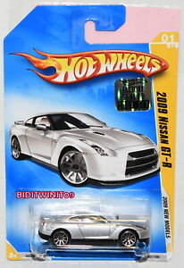 【送料無料】模型車 モデルカー ホットホイールヌオーヴォモデリアルジェントファブリカシギラートhot wheels 2009 nuovo modelli 2009 nissan 0142 argento fabbrica sigillato