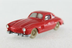 【送料無料】模型車 モデルカー ワイキングオールドカーメルセデスクーペレッドass wiking old cars mercedes mb 300 sl coupe red 1960 gk 2302b cs 3871b fds｜hokushin