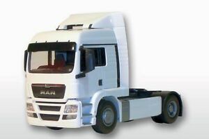 【送料無料】模型車 モデルカー ソロマシンホワイトデザインemek 82002 man tgs lx 4x2 solo machine 125 white design, 23 cm