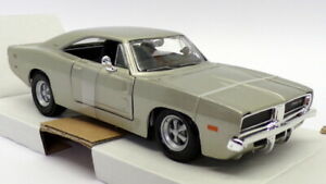 【送料無料】模型車 モデルカー マイストスケールモデルカーダッジチャージャーシルバーmaisto 125 scale model car 31256s 1969 dodge charger rt silver