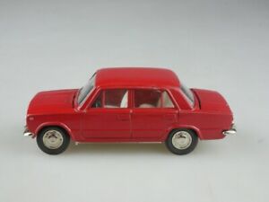 【送料無料】模型車 モデルカー ノボエクスポートラダソシレnovoexport 143 lada vaz 2101 gdr cccp ussr without box 515916