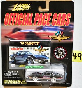 【送料無料】模型車 モデルカー ジョニーライトニングィシャルリトモコッシュコルベットネグロホワイトライトニングコンjohnny lightning oficial ritmo coches 78 corvette negro white lightning con