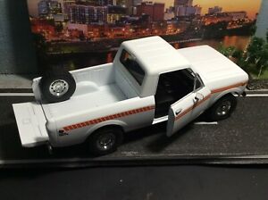 【送料無料】模型車 モデルカー ファーストギアインターナショナルスカウトテラピックアップ|hokushin