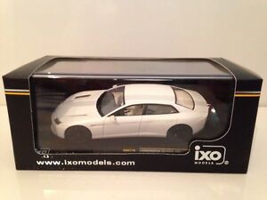 【送料無料】模型車 モデルカー ランボルギーニエストケペルビアンコメタリコヌオーヴォリラシオlamborghini estoque 2008 perle bianco metallico ixo moc176 nuovo rilascio|hokushin