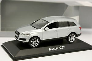 【送料無料】模型車 モデルカー シューコアウディグリギャメタロschuco 143 audi q7 grigia metallo|hokushin