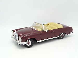 【送料無料】模型車 モデルカー マイストメルセデスカブリオロッソmaisto 118 mercedes 280 si 1966 cabrio rosso|hokushin
