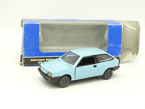 【送料無料】模型車 モデルカー ラッシーラダサマラブラウrussie 143 lada 2108 samara blau|hokushin
