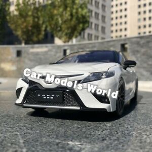 【送料無料】模型車 モデルカー カーモデルカムリスポーツホワイトスモールcar model all camry sport 118 white small gift