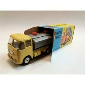 【送料無料】模型車 モデルカー コーギーネヴィルセメントトラックスケール