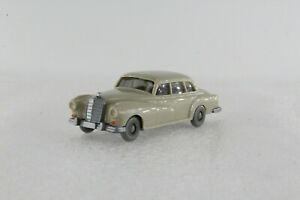 【送料無料】模型車 モデルカー キングアルトメルセデスグリュンリッヒベージュass wiking alt pkw mercedes mb 300 grunlichbeige 1962 gk 1503g cs 3712a rmgp|hokushin