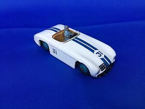 【送料無料】模型車 モデルカー ディンキートイズカニンガムロードレーサーレーシングカーdinky toys 133 cunningham c5r road racer racing car