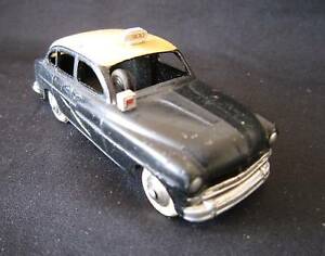 【送料無料】模型車 モデルカー ディンキーベデットタクシーo965 dinky toys fr ford vedette taxi 1953 24xt tbe