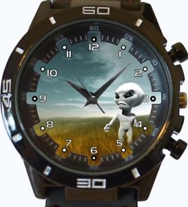 【送料無料】white alien figure wrist watch fast uk seller