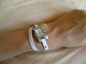 【送料無料】yonger pour elle bracelet serpent double tour blanc｜hokushin 18,235円