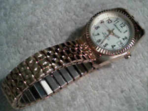 【貨物輸送無料】milan watch women date window gold tone expansion brand  battery 男女兼用腕時計-腕時計