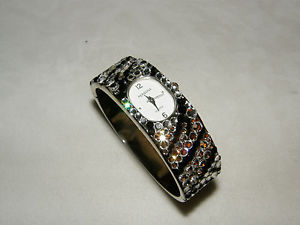 【送料無料】bracelet cuff watch glittering austrian crystal zebra easy on side hinge｜hokushin