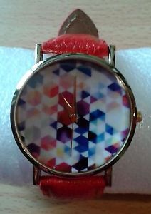 【送料無料】montre fantaisie pour femme ou adolescente cadran dcor de motifs multicolores|hokushin