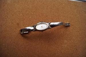 【送料無料】ladies timex bracelet watch full working condition|hokushin
