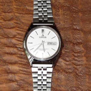 【送料無料】lorus mens vintage silvertone wristwatch water resistant quartz with daydate｜hokushin