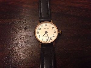 【送料無料】vintage avia watch ladies or girls size made in swiss|hokushin