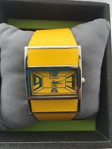 【貨物輸送無料】womens ousda  sports anaolgue quartz watch 33x42cmm case with a leather strap 男女兼用腕時計-腕時計