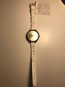 【送料無料】neues angebotbeautiful womens fashion watch unique case