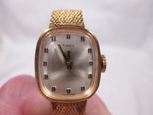 【送料無料】vintage timex self wind womens wristwatch working