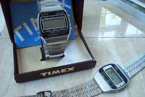 【送料無料】two timex digital watches amp; box one working, one not working cearly 1980s｜hokushin