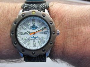 【貨物輸送無料】animal divers 100m animal strap rare find model now days good used condition